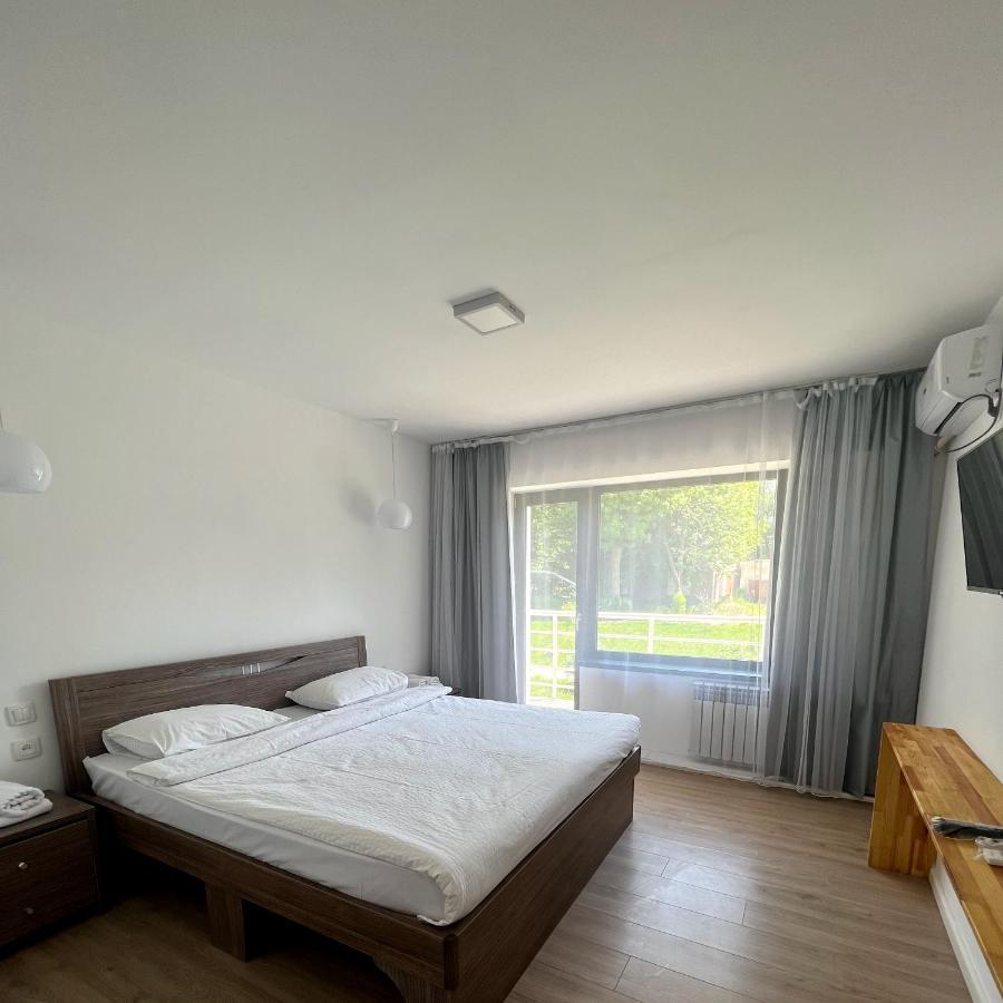 Tourist Hotel Sjymkent Exteriör bild