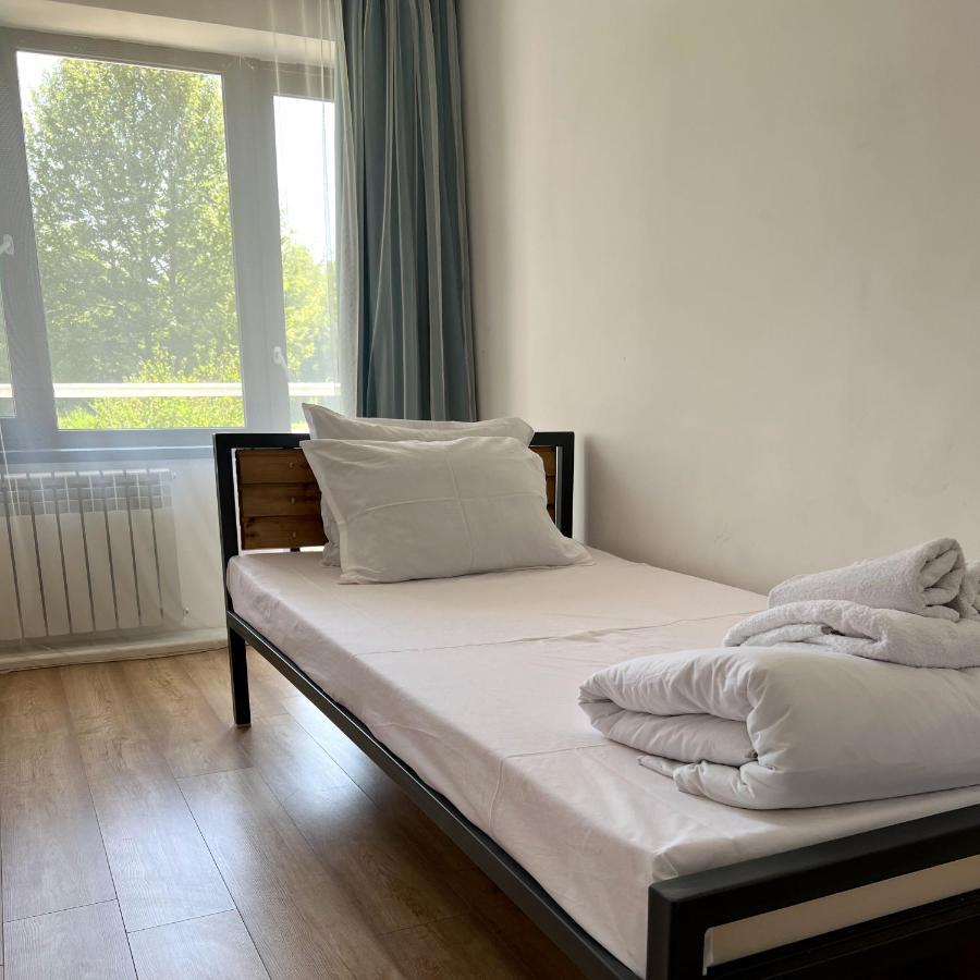 Tourist Hotel Sjymkent Exteriör bild