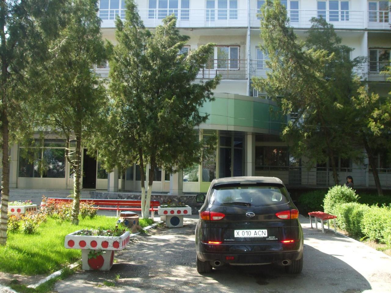 Tourist Hotel Sjymkent Exteriör bild