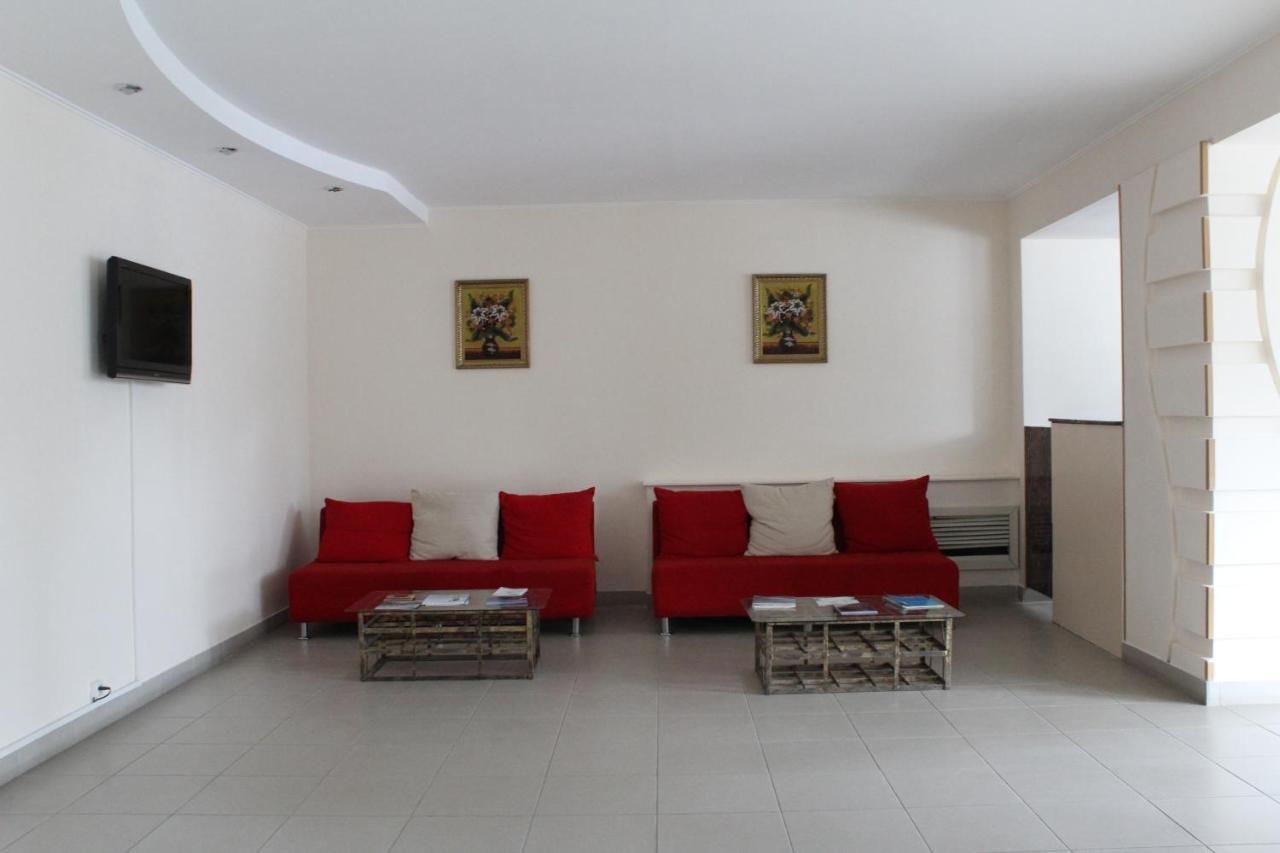 Tourist Hotel Sjymkent Exteriör bild