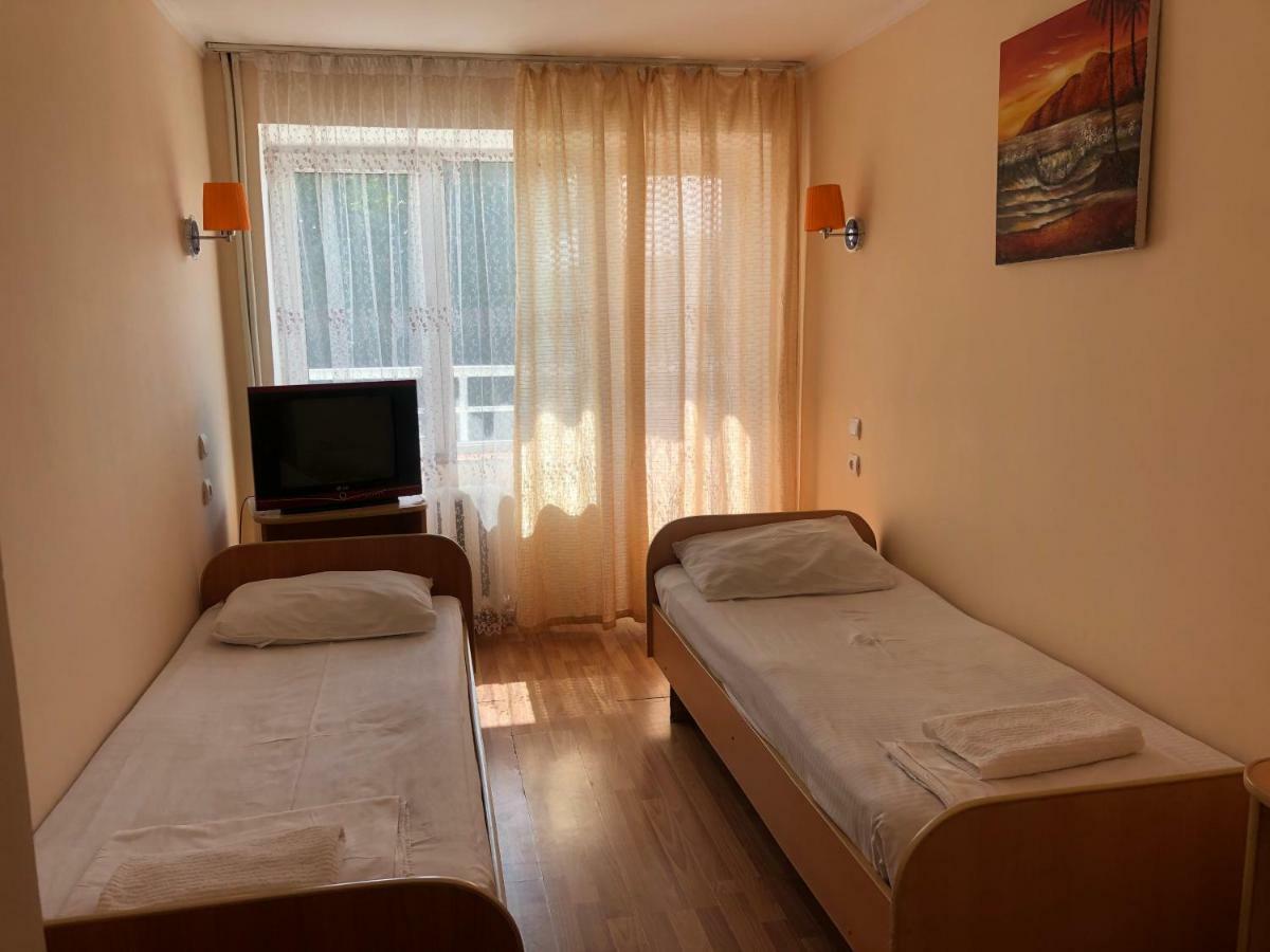 Tourist Hotel Sjymkent Exteriör bild