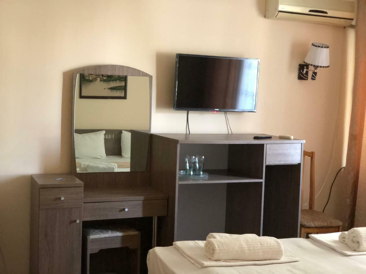 Tourist Hotel Sjymkent Exteriör bild