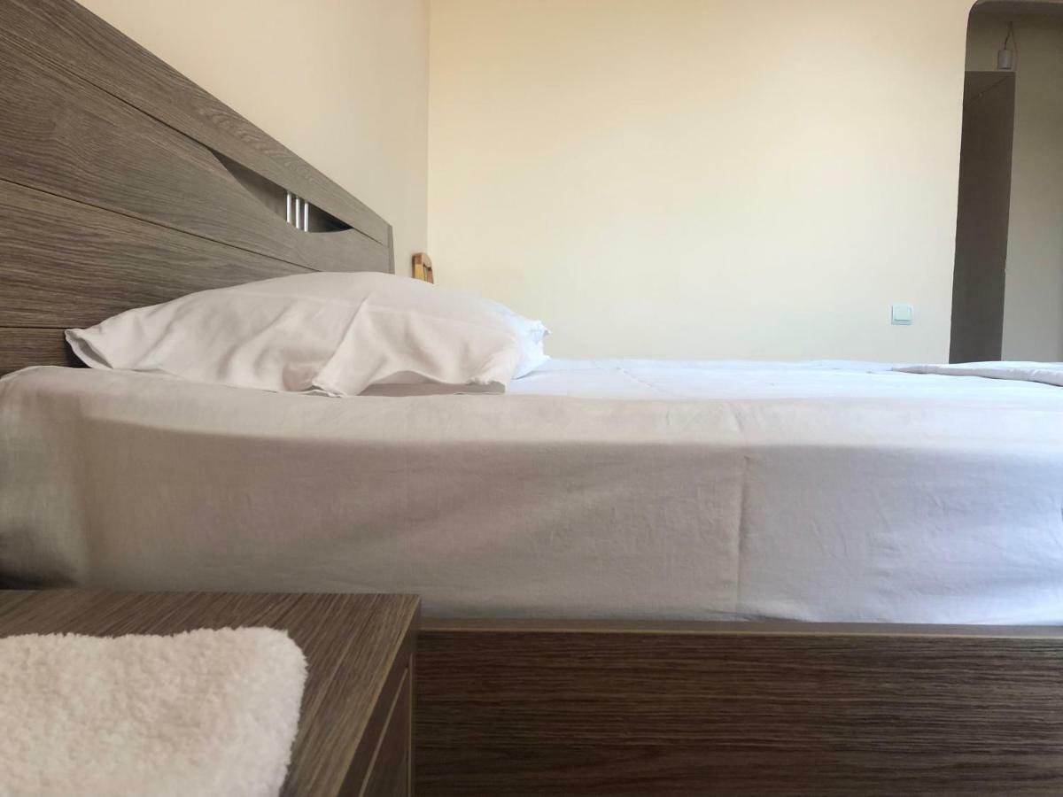 Tourist Hotel Sjymkent Exteriör bild